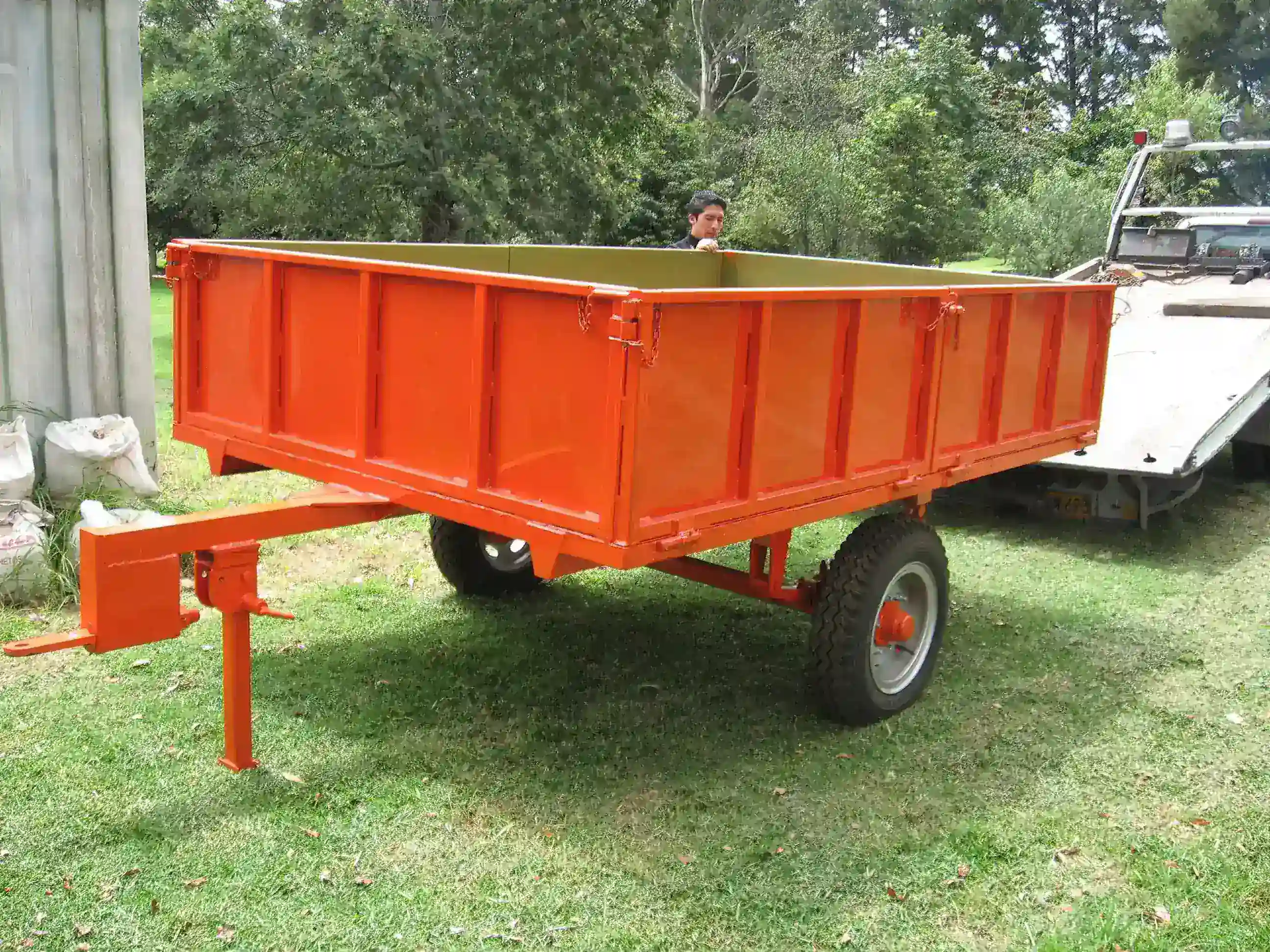 Remolque agrícola en operación de transporte de cosecha